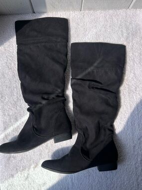Black Knee-High Suede Boots 7.5